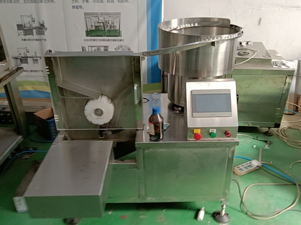 電蚊香液芯桿組裝機主動插棒機